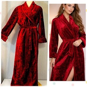 Vintage burgundy red faux Persian textured robe dressing gown